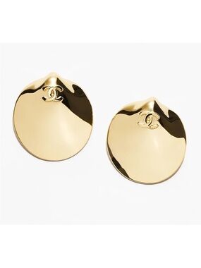 Chanel 26M Coco Beach Gold Golden Shell Seashell CC Logo Dangle Drop Earrings